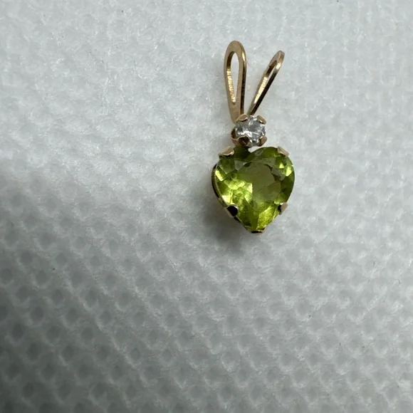 10K Yellow Gold Heart Shape Peridot And Cubic Zirconia Accent Pendant Estate - Picture 3 of 13